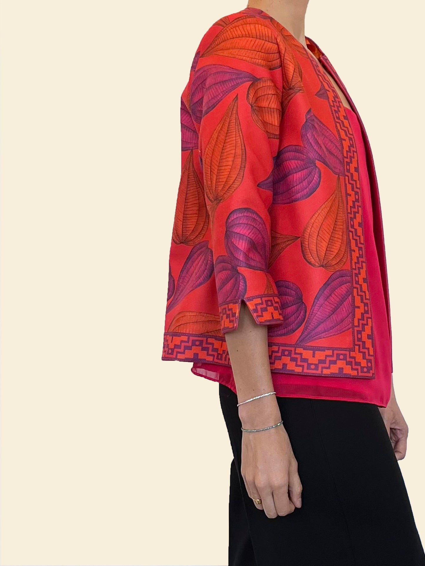 A. Chaqueta Eva Hojas Rojas