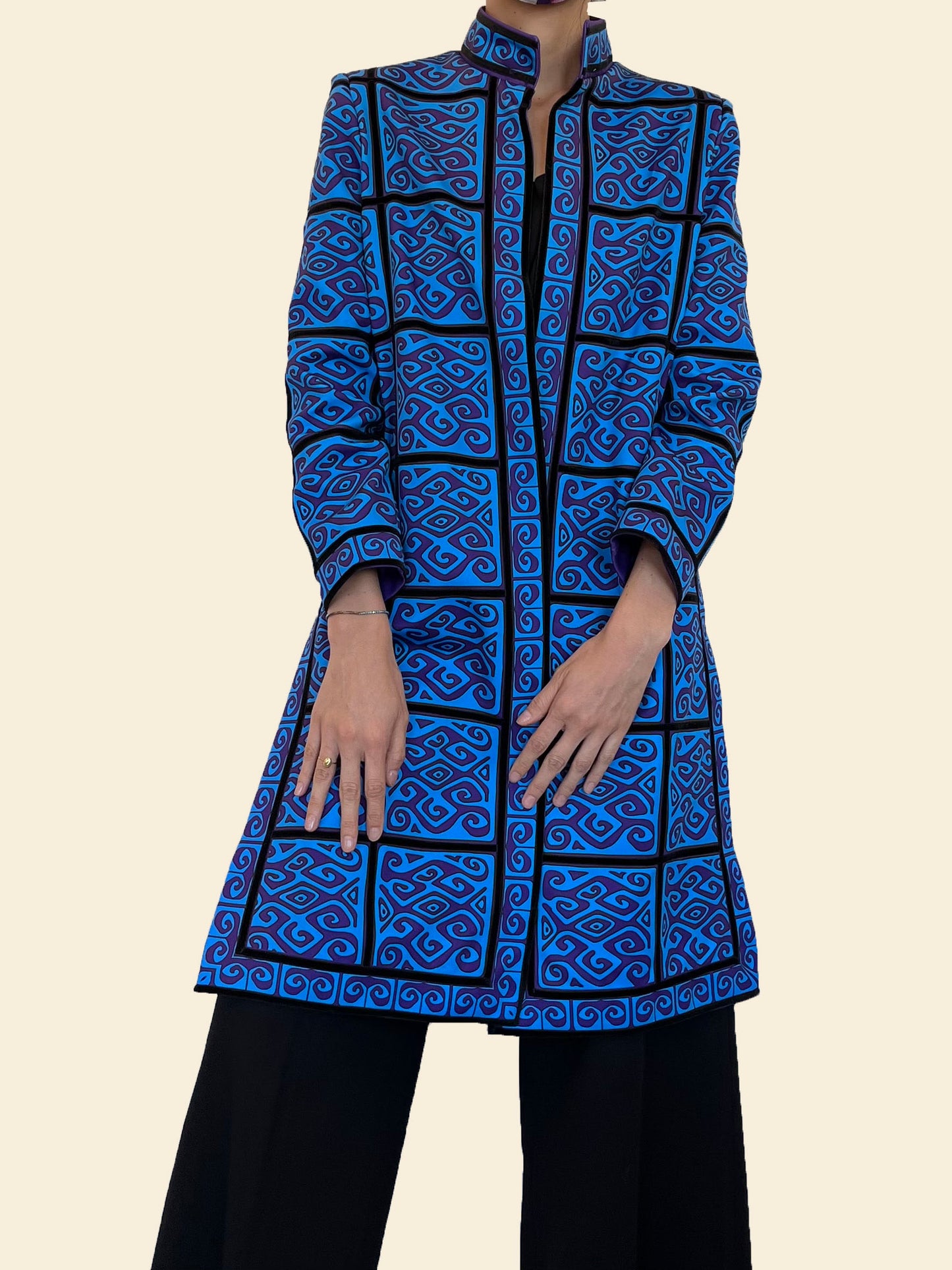 B. Chaqueta Precolombinos Larga Azules